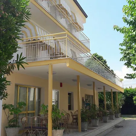 Perugini Hotel Marebello